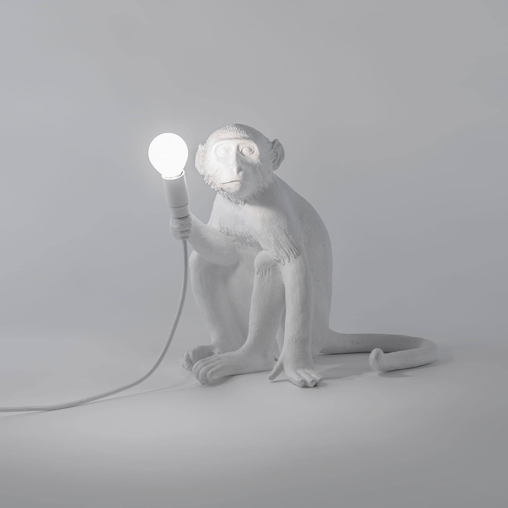 Monkey Seduto Lampada Tavolo Bianca - SELETTI 14882 Monkey Seduto Lampada Tavolo Bianca - SELETTI 14882