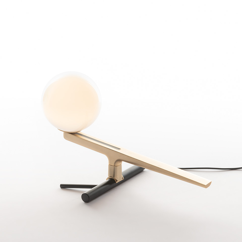 Yanzi Tavolo - ARTEMIDE 1101010A Yanzi Tavolo - ARTEMIDE 1101010A
